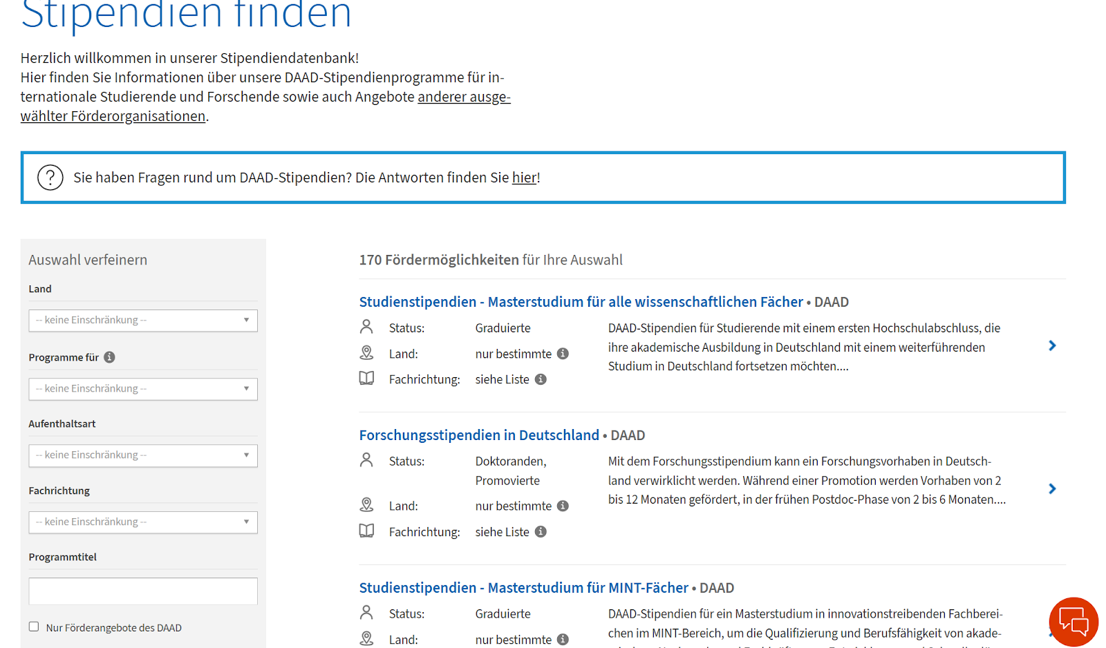 Девушка учится